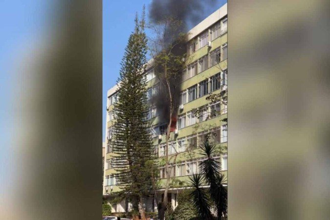 O incêndio começou após um apartamento ser tomado pelas chamas