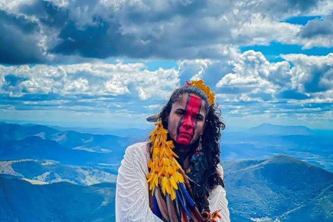 Instalação e performance Sons que curam, de Shirley Krenak, no Memorial dos Povos indígenas