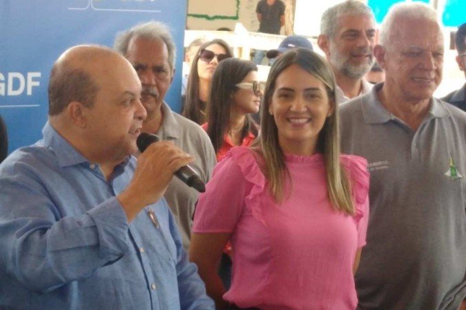O governador do Distrito Federal, Ibaneis Rocha (MDB), entregou a conclusão da obra de restauração da DF-180 na manhã desta sexta (25/8) - (crédito: Pedro Marra) O governador do Distrito Federal, Ibaneis Rocha (MDB), entregou a conclusão da obra de restauração da DF-180 na manhã desta sexta (25/8) - (crédito: Pedro Marra)
