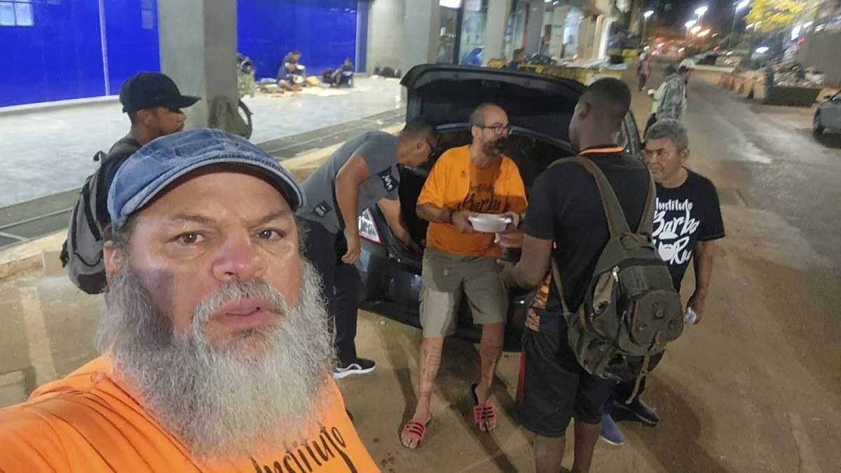 Pessoas em situação de rua estão em busca de moradia e de dignidade