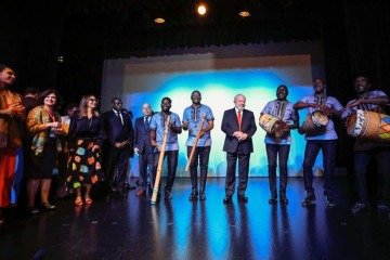 O presidente Lula e a primeira-dama, Janja, sambaram ao som de ritmos tradicionais africanos -  (crédito: Ricardo Stuckert / PR)