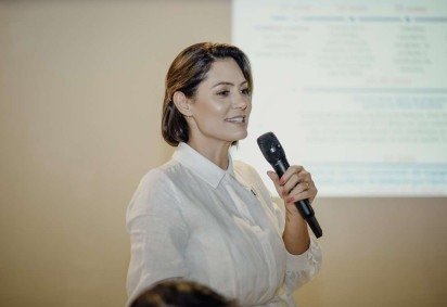 Líder nas sondagens eleitorais realizadas até agora, a presença de Michelle na campanha vai ditar o ritmo do jogo -  (crédito: Zack Stencil/PL) -Líder nas sondagens eleitorais realizadas até agora, a presença de Michelle na campanha vai ditar o ritmo do jogo -  (crédito: Zack Stencil/PL)