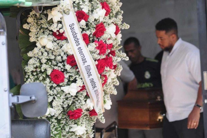Familiares e amigos comparecem ao velório de Andreia Crispim de Lima Silva, 50 anos, no Cemitério Campo da Esperança da Asa Sul. Andreia foi mais uma vítima de feminicídio no Distrito Federal. 
