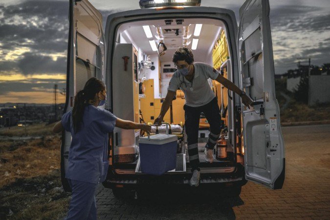 O sistema de distribuição e fila é totalmente público no Brasil e mais de 90% das cirurgias são feitas pelo SUS - (crédito: Getty Images) O sistema de distribuição e fila é totalmente público no Brasil e mais de 90% das cirurgias são feitas pelo SUS - (crédito: Getty Images)