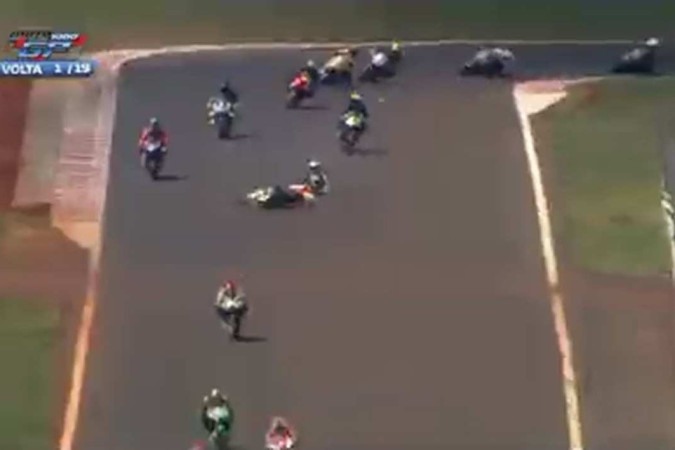 Vídeo: pilotos morrem após acidente em corrida de moto no PR - Rádio Clube  do Pará