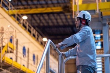 Operário de Fábrica de produção de Papel e Celulose. - (crédito: CLARABOIA FILMES/CNI) Operário de Fábrica de produção de Papel e Celulose. - (crédito: CLARABOIA FILMES/CNI)