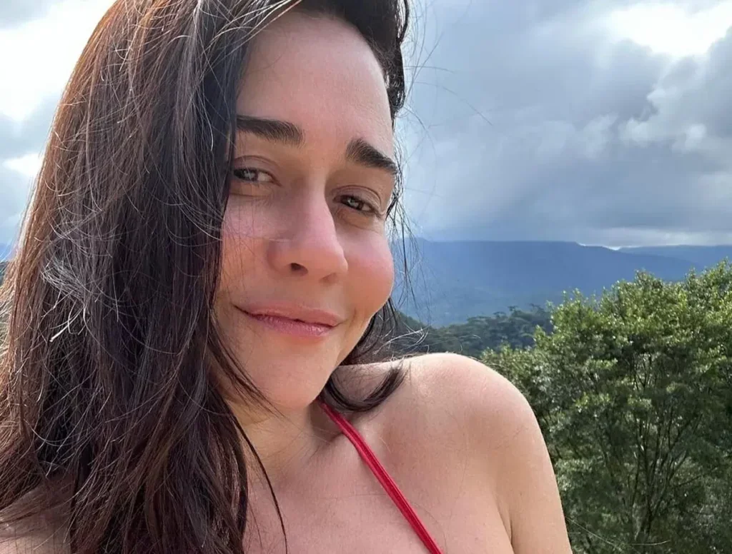Sem maquiagem, Alessandra Negrini exibe beleza natural em foto de biquíni - (crédito: Reprodução/Instagram/ Alessandra Negrini) Sem maquiagem, Alessandra Negrini exibe beleza natural em foto de biquíni - (crédito: Reprodução/Instagram/ Alessandra Negrini)