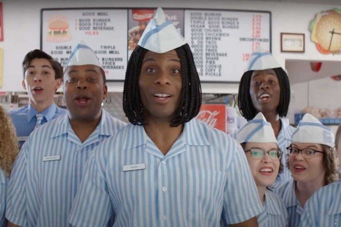 Ed e Dexter ao lado dos novos funcionários da Good Burger - (crédito: Paramount+/Divulgação) Ed e Dexter ao lado dos novos funcionários da Good Burger - (crédito: Paramount+/Divulgação)