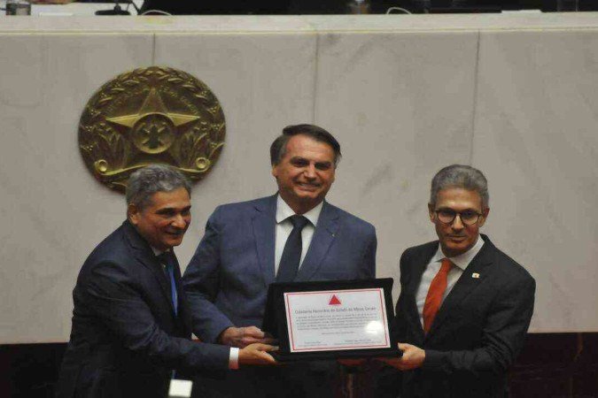 Zema entrega cidadania honorária a Bolsonaro: 'Conte com Minas Gerais' - (crédito: Alexandre Guzanshe/EM/D.A Press) Zema entrega cidadania honorária a Bolsonaro: 'Conte com Minas Gerais' - (crédito: Alexandre Guzanshe/EM/D.A Press)
