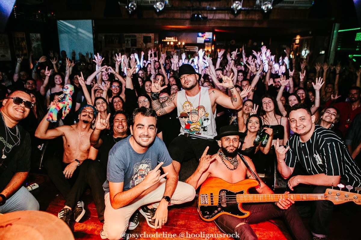 Banda faz homenagem ao Los Hermanos e outras bandas brasileiras