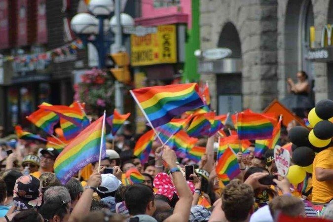Deputados aprovam PL que proíbe crianças em paradas LGBT+ no Amazonas - (crédito: EM Diversidade) Deputados aprovam PL que proíbe crianças em paradas LGBT+ no Amazonas - (crédito: EM Diversidade)