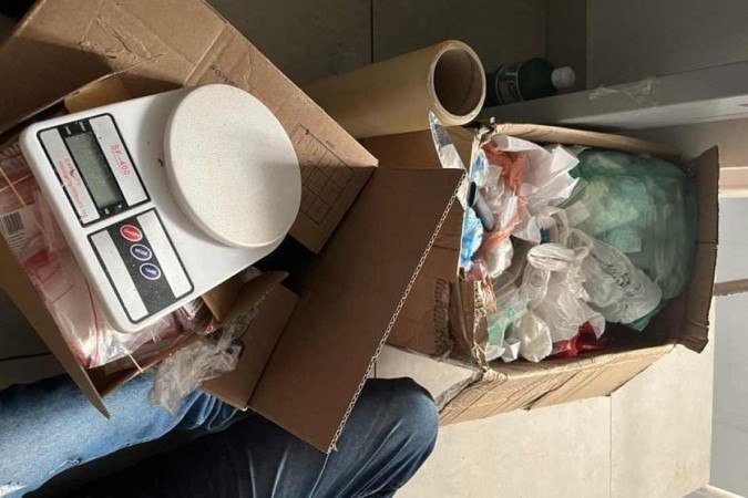 O local armazenava farta quantidade de drogas, como maconha e cocaína - (crédito: Divulgação/PCDF) O local armazenava farta quantidade de drogas, como maconha e cocaína - (crédito: Divulgação/PCDF)