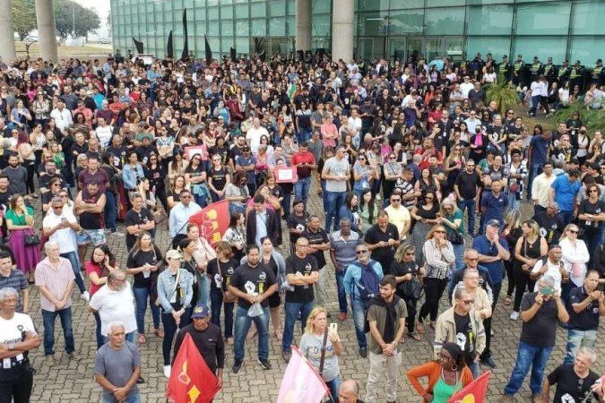 Servidores da Educação cobram reajuste salarial do setor istrativo no DF - (crédito: Carlos Vieira/CB/DA Press) Servidores da Educação cobram reajuste salarial do setor istrativo no DF - (crédito: Carlos Vieira/CB/DA Press)