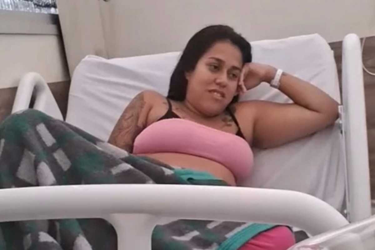 Mulher vai ao hospital com dor no estômago e descobre gravidez