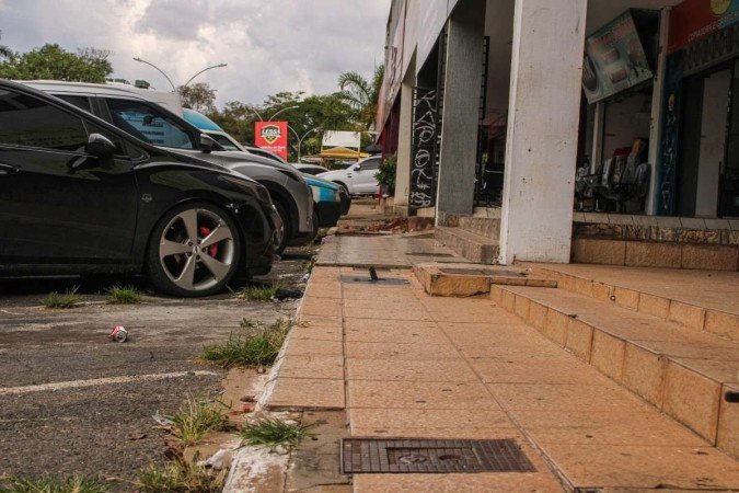  Calçadas irregulares e danificadas em blocos comerciais estão na lista das melhorias 