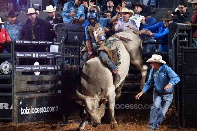 Peão de Minas campeão vai concorrer a prêmio de quase R$ 5 milhões nos EUA - (crédito: EM Gerais) Peão de Minas campeão vai concorrer a prêmio de quase R$ 5 milhões nos EUA - (crédito: EM Gerais)