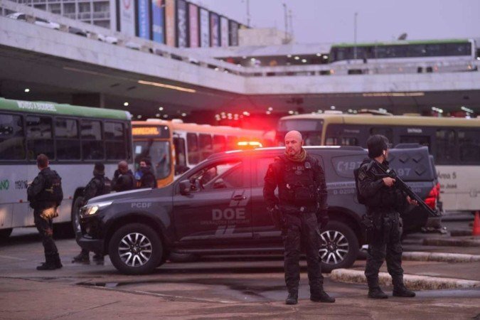Operação PCDF na Rodoviária do Plano Piloto - (crédito: Ed Alves/ CB/D.APress) Operação PCDF na Rodoviária do Plano Piloto - (crédito: Ed Alves/ CB/D.APress)