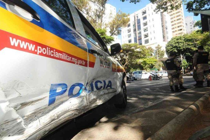 Homem liga para polícia para denunciar crime e acaba preso - (crédito: EM Gerais) Homem liga para polícia para denunciar crime e acaba preso - (crédito: EM Gerais)