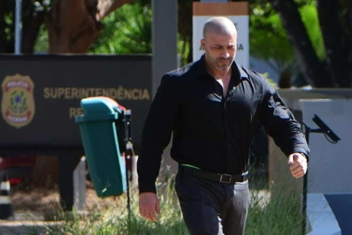 PF apreende arma de Daniel Silveira após ordem de Moraes