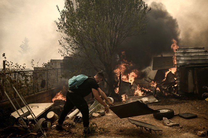 Incêndios na Grécia queimaram mais de 150 mil hectares - (crédito: Angelos Tzortzinis / AFP) Incêndios na Grécia queimaram mais de 150 mil hectares - (crédito: Angelos Tzortzinis / AFP)