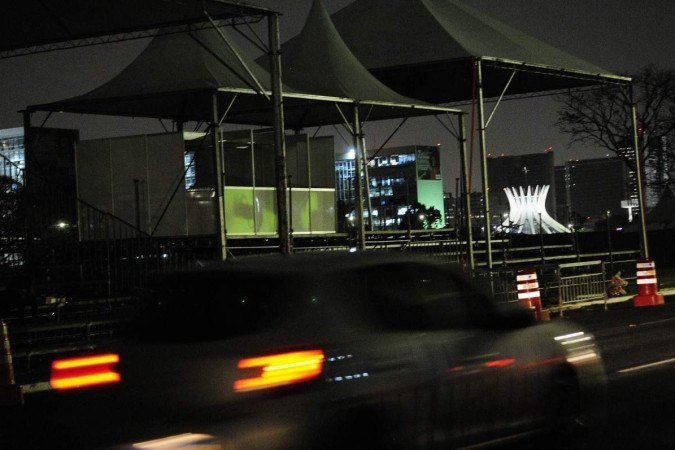 Acidente de trabalho na montagem da estrutura metálica para o desfile do 07 de Setembro - (crédito: Minervino Júnior/CB/D.A.Press) Acidente de trabalho na montagem da estrutura metálica para o desfile do 07 de Setembro - (crédito: Minervino Júnior/CB/D.A.Press)