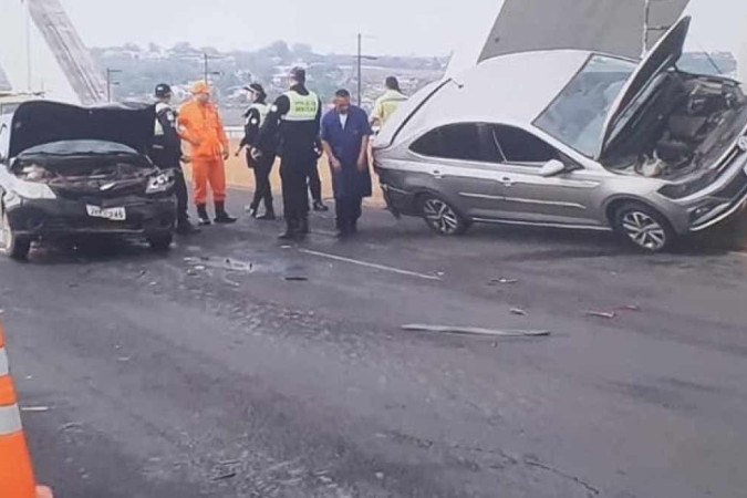 Acidente na Ponte JK, na manhã desta quinta-feira (31/8), provocou o fechamento das três faixas e gerou um grande engarrafamento nas pistas do Lago Sul e região - (crédito: Reprodução/X/@BetoRicarte) Acidente na Ponte JK, na manhã desta quinta-feira (31/8), provocou o fechamento das três faixas e gerou um grande engarrafamento nas pistas do Lago Sul e região - (crédito: Reprodução/X/@BetoRicarte)