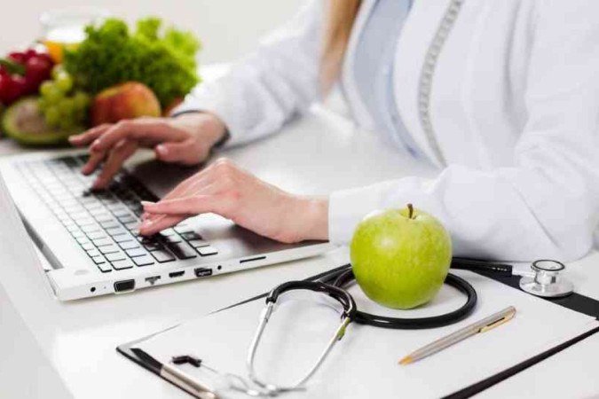 Profissionais desempenham um papel fundamental ao fornecer informações personalizadas para uma alimentação balanceada e nutritiva
- (crédito: Reprodução/Freepik) Profissionais desempenham um papel fundamental ao fornecer informações personalizadas para uma alimentação balanceada e nutritiva
- (crédito: Reprodução/Freepik)