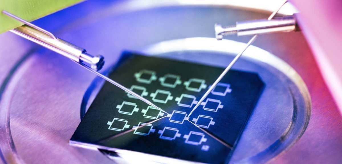Os transistores que compõem o sensor são pequenos, baratos e de baixa potência Os pesquisadores da KAUST desenvolveram um sensor que pode medir os níveis de glicose na saliva, oferecendo aos diabéticos um meio alternativo de monitorar os níveis de glicose no sangue.