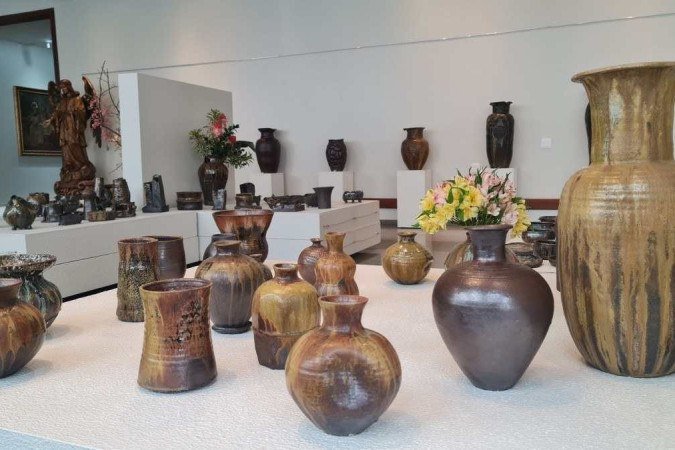 A Galeria de Arte do Templo da Boa Vontade (TBV) apresenta, a exposição Harmonia com Cerrado, de cerâmica japonesa, do artista Honjo e Ikebana Sogetsu de Elder Lima.