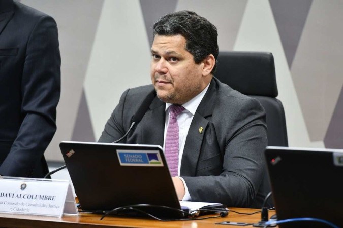 Senador Davi Alcolumbre pretende ouvir a oposição às 10h desta quinta-feira (6/3) para, só depois, comunicar se a PEC será pautada ou não -  (crédito: Geraldo Magela/Agência Senado)