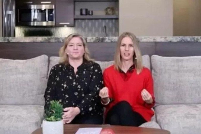 Ruby Franke (à direita) e Jodi Nan Hildebrandt apareceram juntas em vídeos do YouTube - (crédito: CANAL 'CONEXIONS' NO YOUTUBE) Ruby Franke (à direita) e Jodi Nan Hildebrandt apareceram juntas em vídeos do YouTube - (crédito: CANAL 'CONEXIONS' NO YOUTUBE)