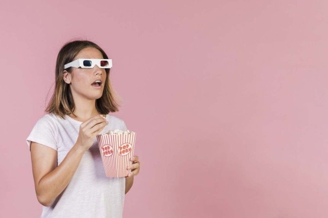 Mulher chamada Barbie Oppenheimer diz que assistiu aos filmes e comenta memes - (crédito: Reprodução/Freepik) Mulher chamada Barbie Oppenheimer diz que assistiu aos filmes e comenta memes - (crédito: Reprodução/Freepik)
