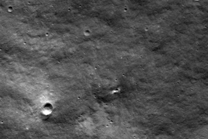 A espaçonave LRO (Lunar Reconnaissance Orbiter), da Nasa, foi quem fotografou o impacto - (crédito: Nasa/Divulgação) A espaçonave LRO (Lunar Reconnaissance Orbiter), da Nasa, foi quem fotografou o impacto - (crédito: Nasa/Divulgação)