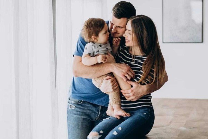 O estudo ainda destaca que a evolução da autonomia da criança e o aumento da experiência parental são fatores fundamentais para que os pais tenham tempo de se dedicar ao relacionamento com o parceiro - (crédito: Reprodução/Freepik) O estudo ainda destaca que a evolução da autonomia da criança e o aumento da experiência parental são fatores fundamentais para que os pais tenham tempo de se dedicar ao relacionamento com o parceiro - (crédito: Reprodução/Freepik)