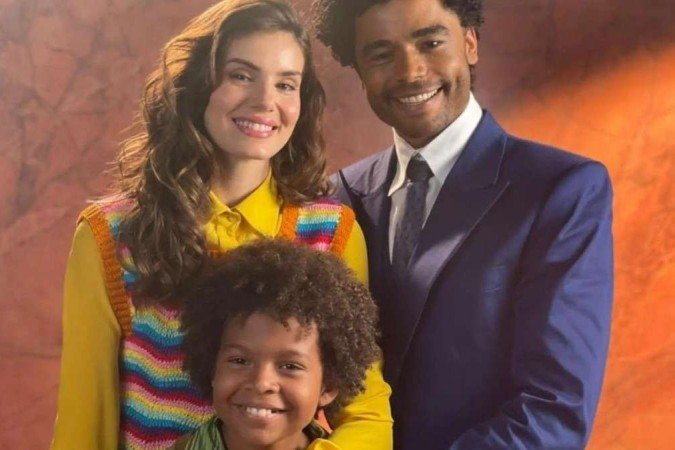 Camila Queiroz, Diogo Almeida e Levi Asaf em Amor Perfeito
- (crédito: Reprodução/TV Globo/Divulgação) Camila Queiroz, Diogo Almeida e Levi Asaf em Amor Perfeito
- (crédito: Reprodução/TV Globo/Divulgação)