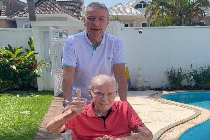 Zagallo recebeu alta e voltou para casa após 22 dias de internação - (crédito: Reprodução/Instagram @zagallooficial) Zagallo recebeu alta e voltou para casa após 22 dias de internação - (crédito: Reprodução/Instagram @zagallooficial)