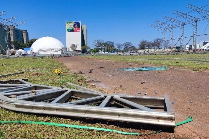 O operário precisou ar por uma cirurgia, pois teve uma fratura exposta na perna esquerda - (crédito: Ed Alves/CB/DA.Press) O operário precisou ar por uma cirurgia, pois teve uma fratura exposta na perna esquerda - (crédito: Ed Alves/CB/DA.Press)