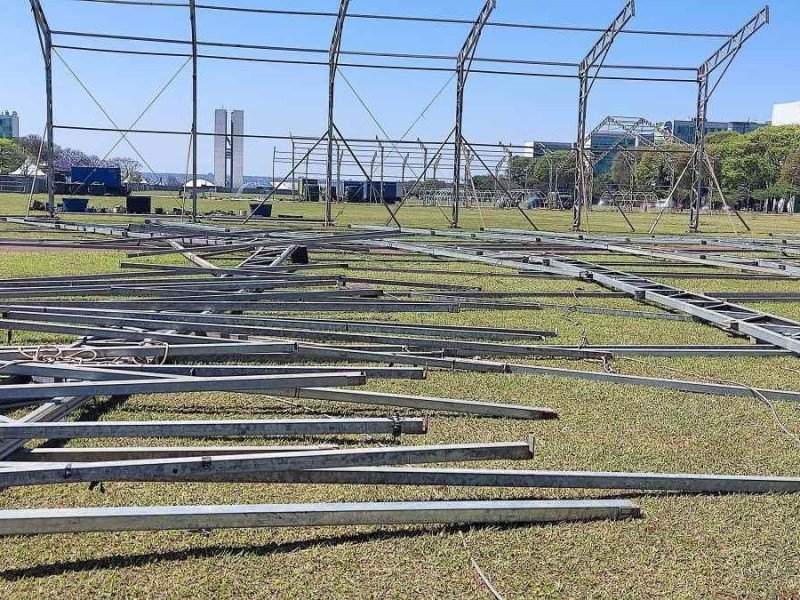 Empresa responsável por estrutura na Esplanada lamenta acidente 