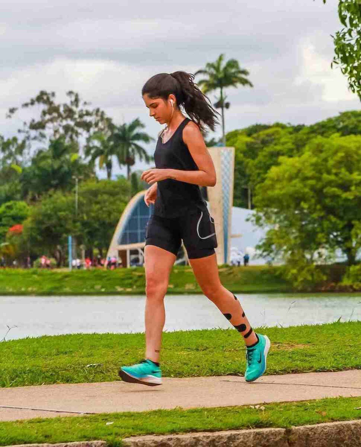 Clara Xavier praticando corrida 