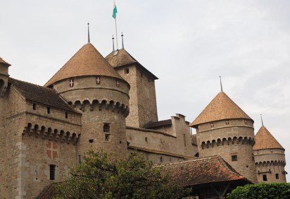 Os castelos estão entre as principais atrações turísticas por toda a Europa. Construídos desde o século 10 e preservados integralmente ou parcialmente, reformados ou originais, são símbolos de uma época de poderio e ostentação. -  (crédito: Hans por pixabay)