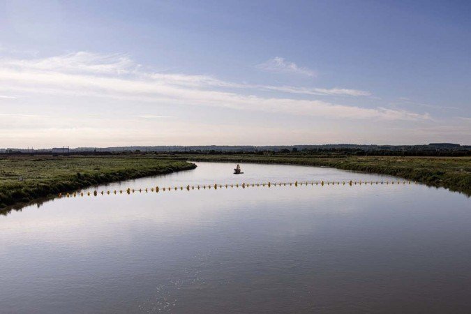 Um total de 872 pessoas, a bordo de 15 embarcações, cruzaram o canal no sábado, superando o recorde estabelecido em 10 de agosto, quando 756 pessoas fizeram a travessia perigosa.

 -  (crédito:  AFP)