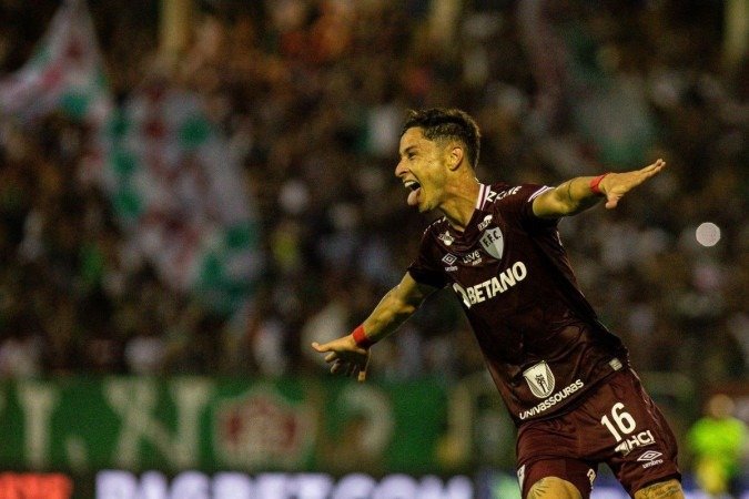 Diogo Barbosa vem se firmando na lateral esquerda depois da suspensão do titular Marcelo na Libertadores - (crédito: MARCELO GONCALVES / FLUMINENSE) Diogo Barbosa vem se firmando na lateral esquerda depois da suspensão do titular Marcelo na Libertadores - (crédito: MARCELO GONCALVES / FLUMINENSE)
