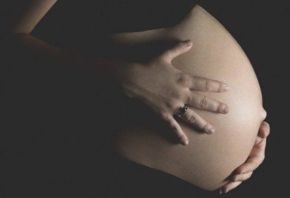 Hoje em dia, engravidar depois dos 40 anos já é menos arriscado do que antigamente, por causa do avanço da Medicina. Mesmo assim, a maioria das pessoas tem filhos antes, na faixa de 20 ou 30 anos. Veja algumas celebridades que se tornaram gestantes na Idade da Loba -  (crédito: Astrid Pereira por Pixabay)