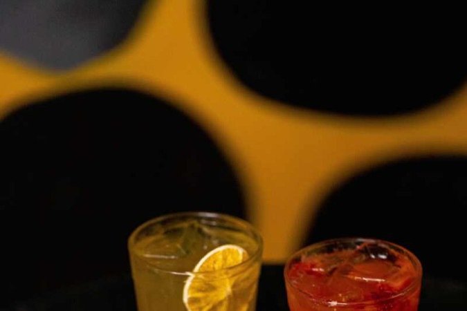 Drinks e petiscos do Deboche Bar