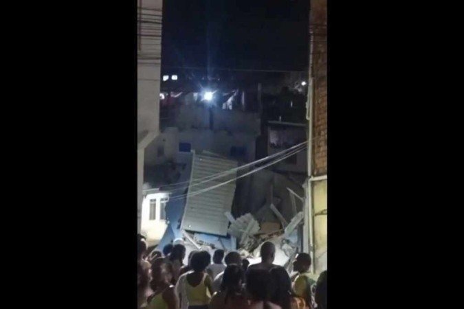 Ainda não se sabe o que teria causada o desabamento - (crédito: Reprodução/Twitter/@SalvadorNotcia2) Ainda não se sabe o que teria causada o desabamento - (crédito: Reprodução/Twitter/@SalvadorNotcia2)