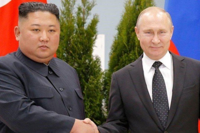 Kim Jong-un e Putin devem discutir possibilidade de a Coreia do Norte fornecer armas à Rússia para apoiar guerra na Ucrânia -  (crédito: AFP)