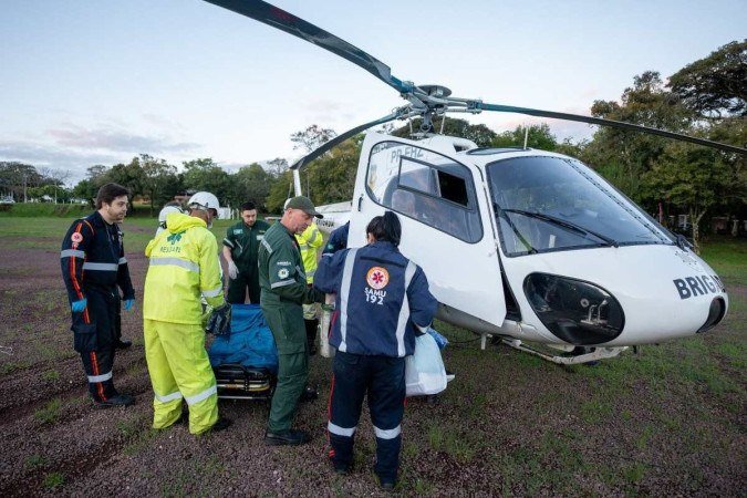 Equipes tiveram dificuldades para resgatar feridos pela agem do ciclone em municípios ao longo do Taquari - (crédito: Mauricio Tonetto/GRS) Equipes tiveram dificuldades para resgatar feridos pela agem do ciclone em municípios ao longo do Taquari - (crédito: Mauricio Tonetto/GRS)