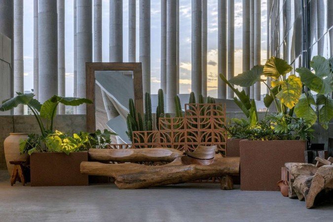 Na praça criada por Julyanne Alves, além de decorar, o espelho faz parte de um ambiente instagramável