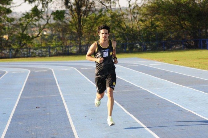 Lucas Simões é uma das promessas da nova geração do atletismo brasiliense