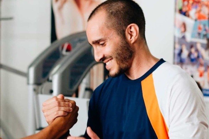 O brasileiro Leno Prince, de 42 anos, foi encontrado morto  depois de desaparecer na Praia no Gancho, em Cascais, quando praticava kitesurf
 -  (crédito: Reprodução/ Instagram/ lenoprincepersonal)